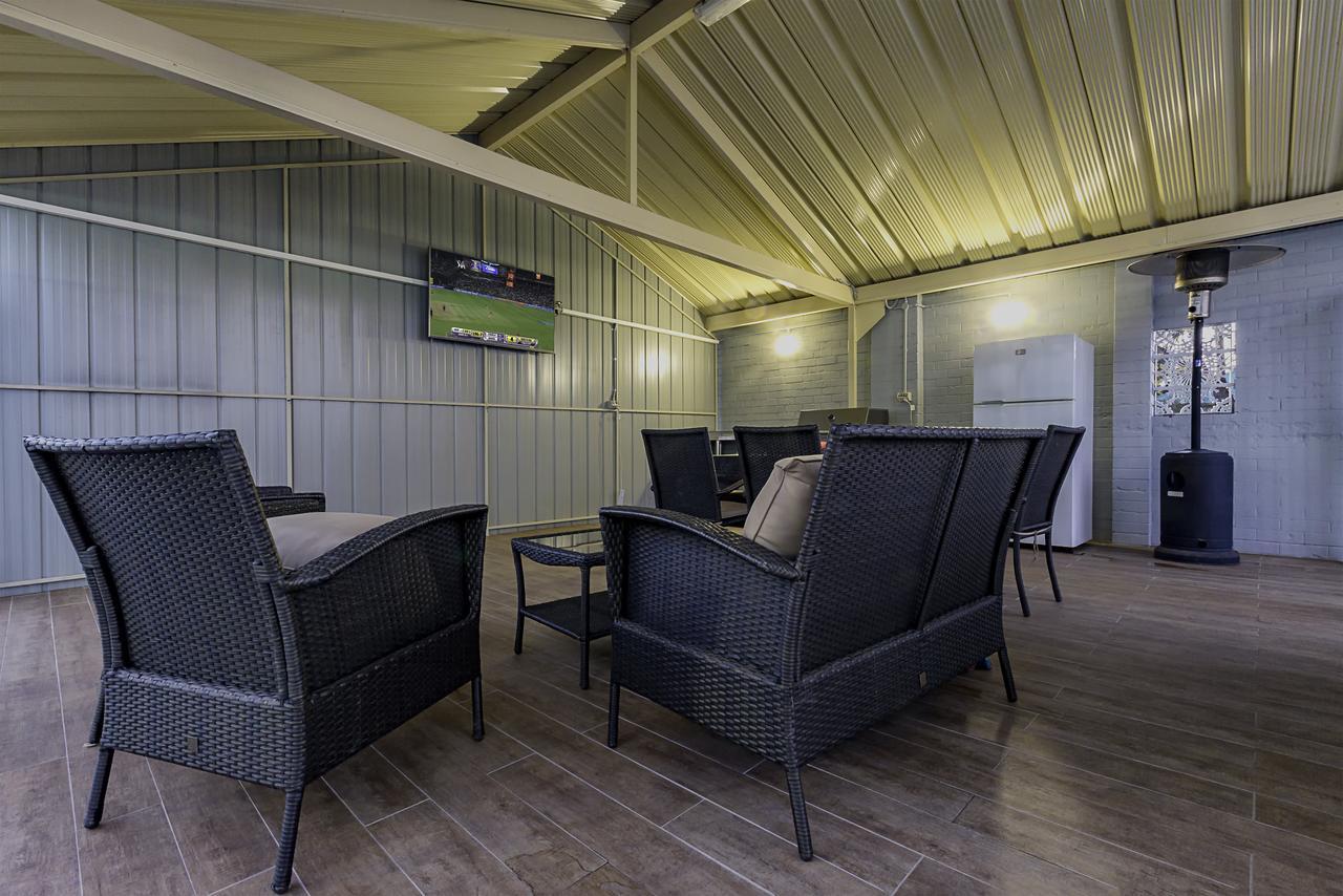 Oasis Motel Кобар Екстериор снимка